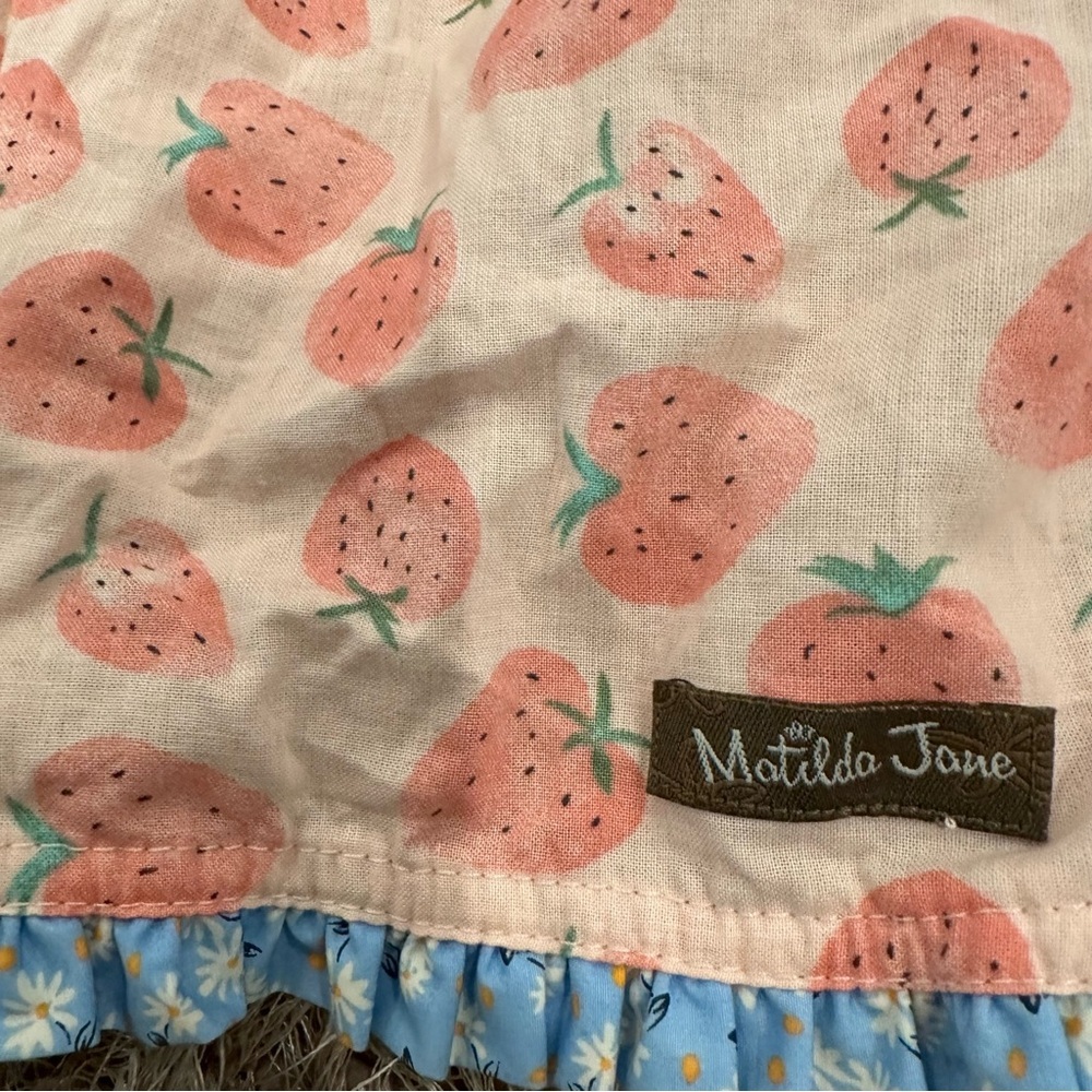 Matilda Jane child’s kitchen apron! Ruffles Strawberries Hearts One Size - Picture 6 of 7